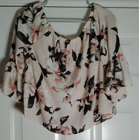 Agaci floral blouse size medium - Picture 2 of 3